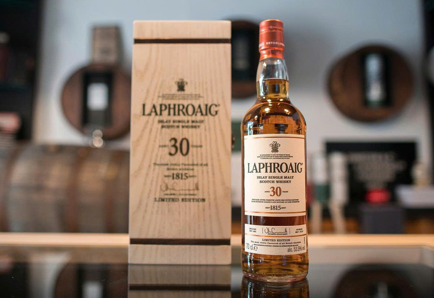 Trung-bay-laphroaig-30-years-old