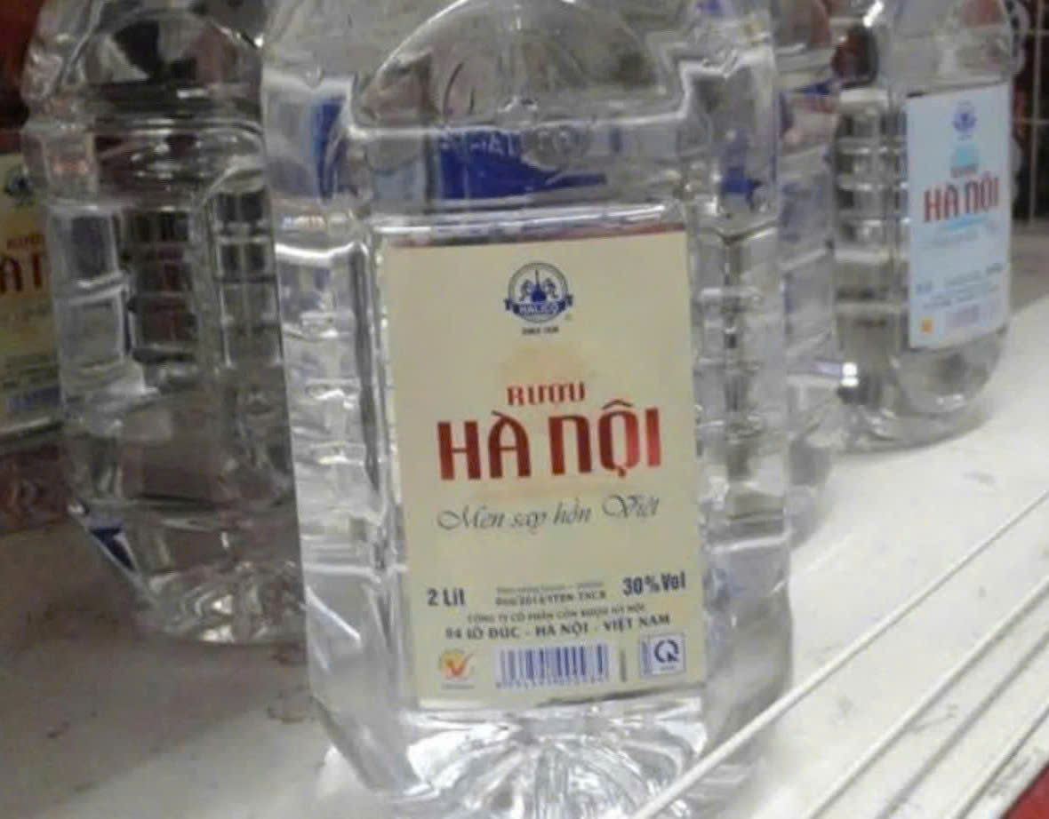 Trung-bay-ruou-ha-noi-can-cua-HALICO