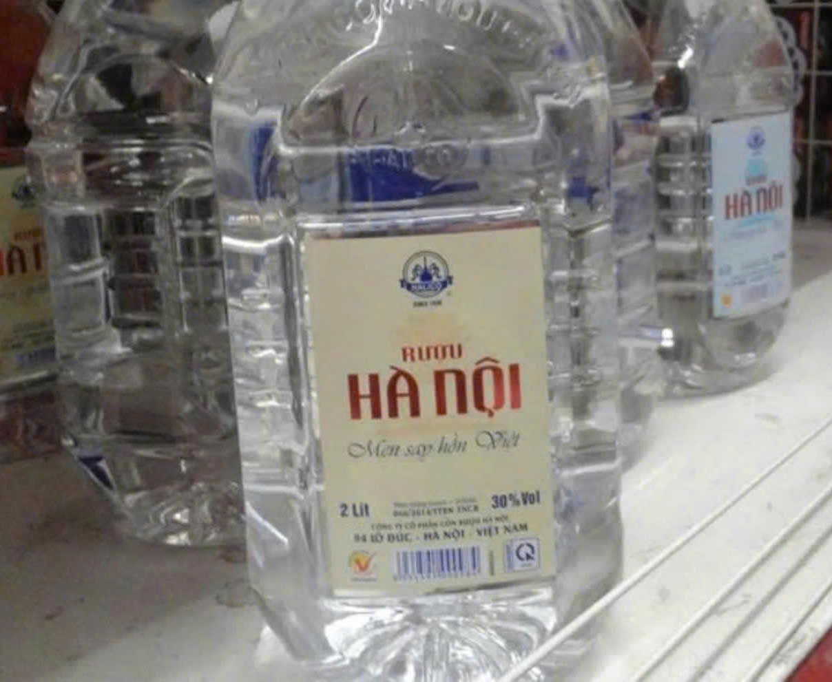 Trung-bay-ruou-ha-noi-can-cua-Halico-HN