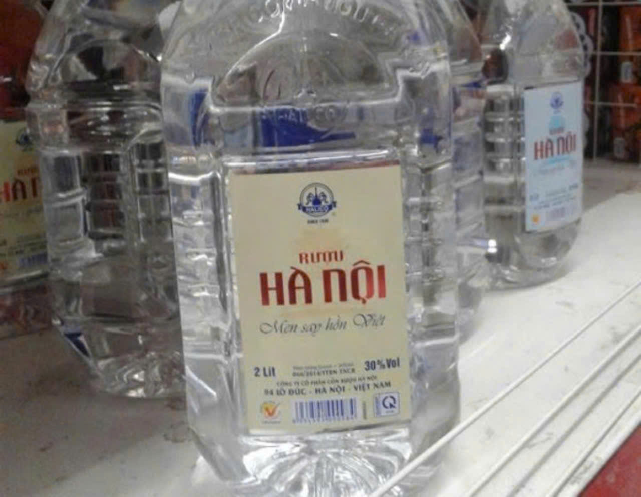 Trung-bay-ruou-ha-noi-can-gia-re-tai-Shop