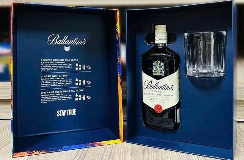 ballentines-finest-GF-2026-khi-mo-hop-qua-1