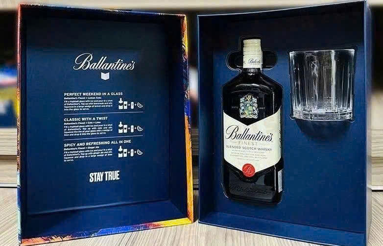 ballentines-finest-GF-2026-khi-mo-hop-qua-2