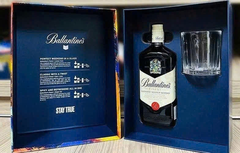 ballentines-finest-GF-2026-khi-mo-hop-qua-5