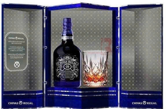 chivas-regal-18-blue-signature-khi-mo-hop-qua-tet-2026