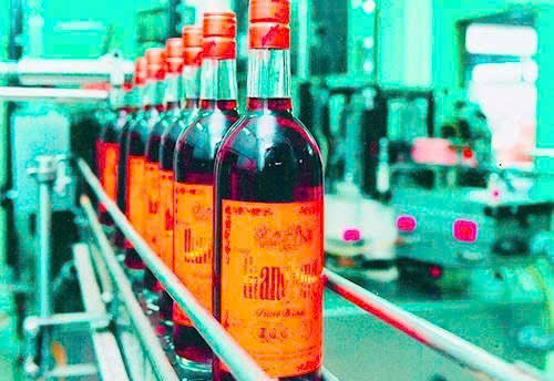 dong-chai-vang-thang-long-700-ml-gia-re