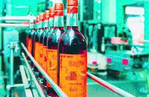 dong-chai-vang-thang-long-truyen-thong-70cl