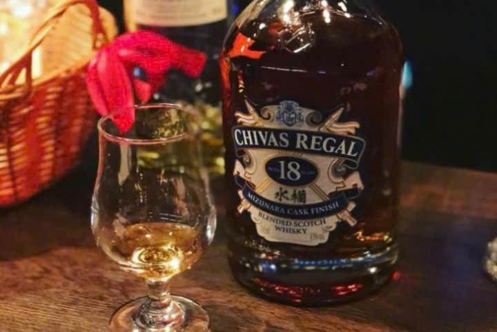 dung-dieu-chivas-18-mizunara-nhat-ban-moi-2