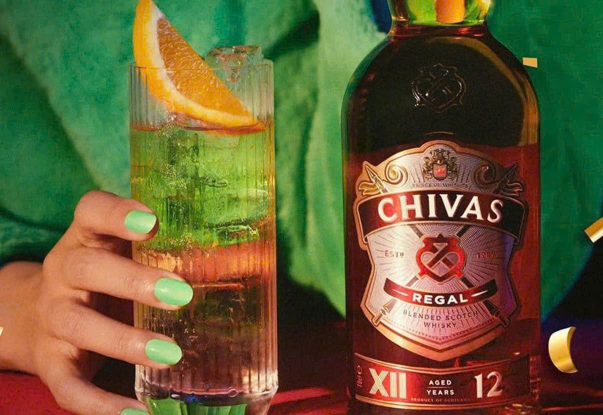 dung-dieu-voi-voi-chivas-12-4-5-lit-gia-re-nhat