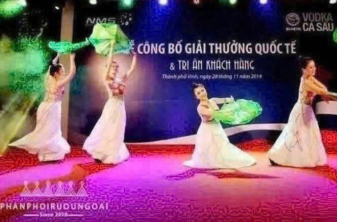 giai-vang-cho-Vodka-ca-sau-den