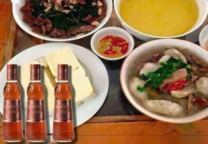 mon-an-viet-nam-voi-ruou-tao-meo-rom-vang VCS