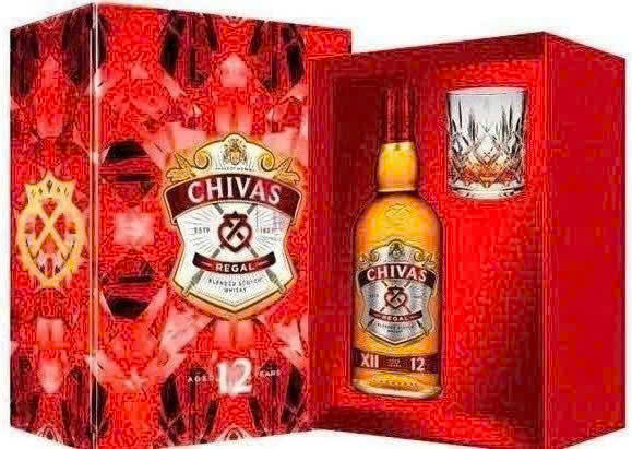 qua-tet-chivas-12-YO-GF-2026-khi-mo-hop