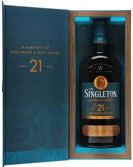 singleton-21-yo-khi-mo-hop-qua-tang