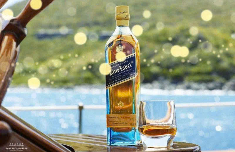 thuong-thuc-johnnie-walker-blue-label-dung-cach