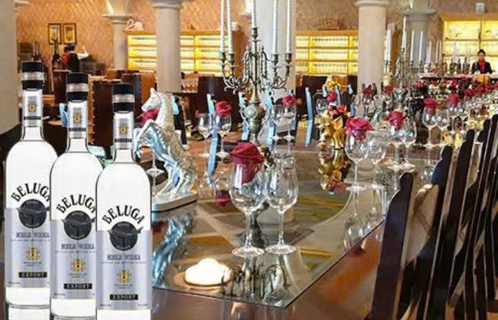 thuong-thuc-ruou-vodka-beluga-noble-trong-bua-tiec-sang-trong