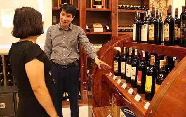 trung-bay-vang-thang-long-cac-loai-tai-Shop