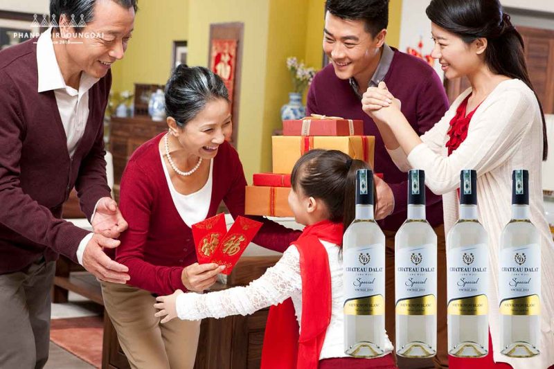 bieu-tet-voi-ruou-vang-chateau-dalat-sauvignon-blanc-800x533