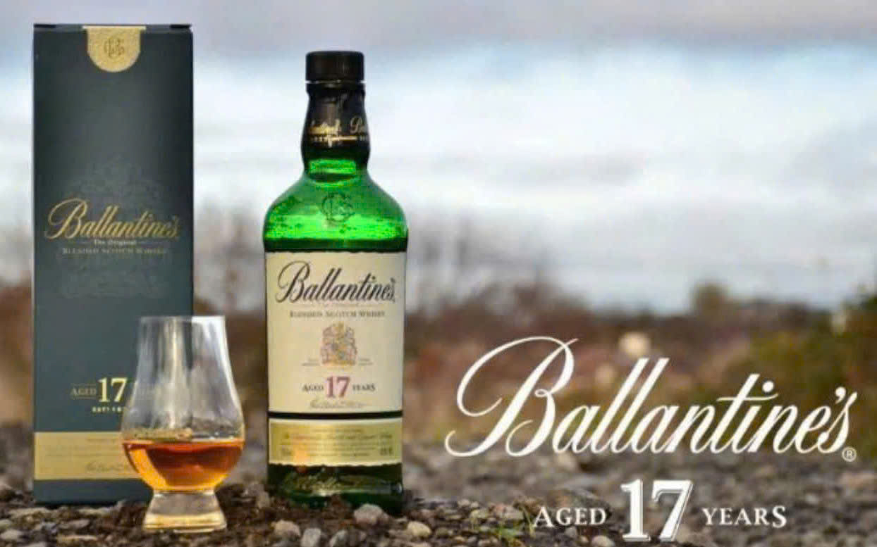 Dung-chuan-voi-Ballantines-17-YO