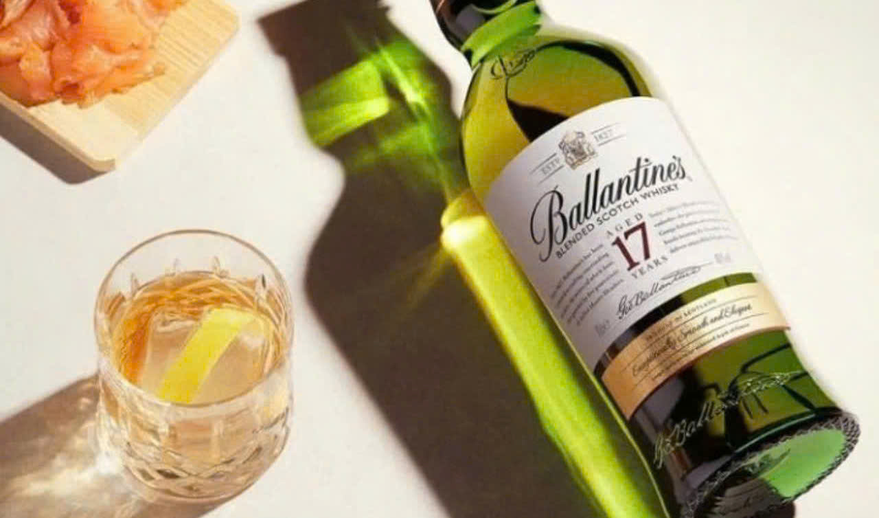Mot-cach-thuong-thuc-ballantines-17-YO-700-ml