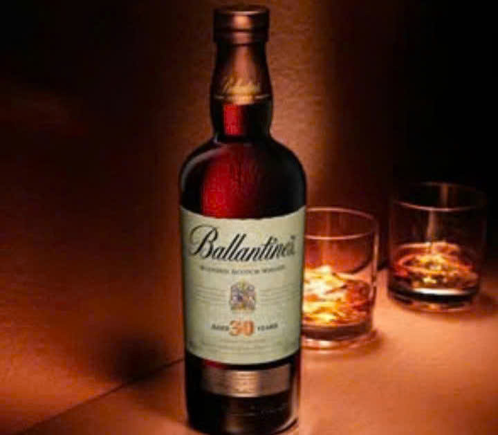 Thuong-thuc-Ballantines-30-YO-moi