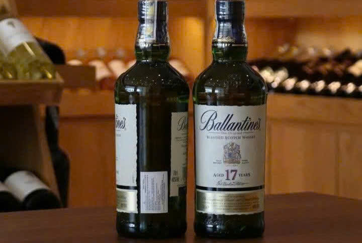 Trung-bay-Ruou-Ballantines-17-YO