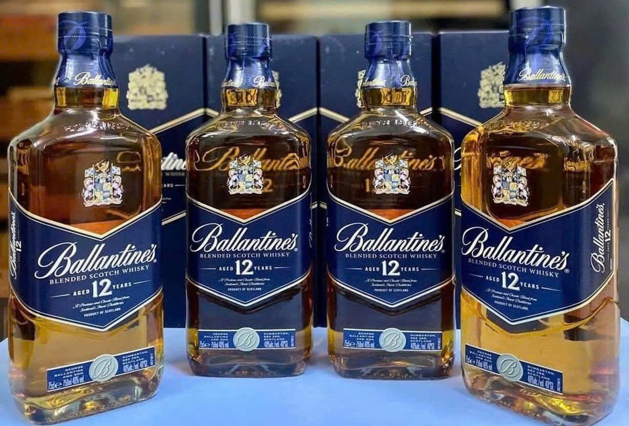 Bay-mau-Ruou-Ballantines-12-YO