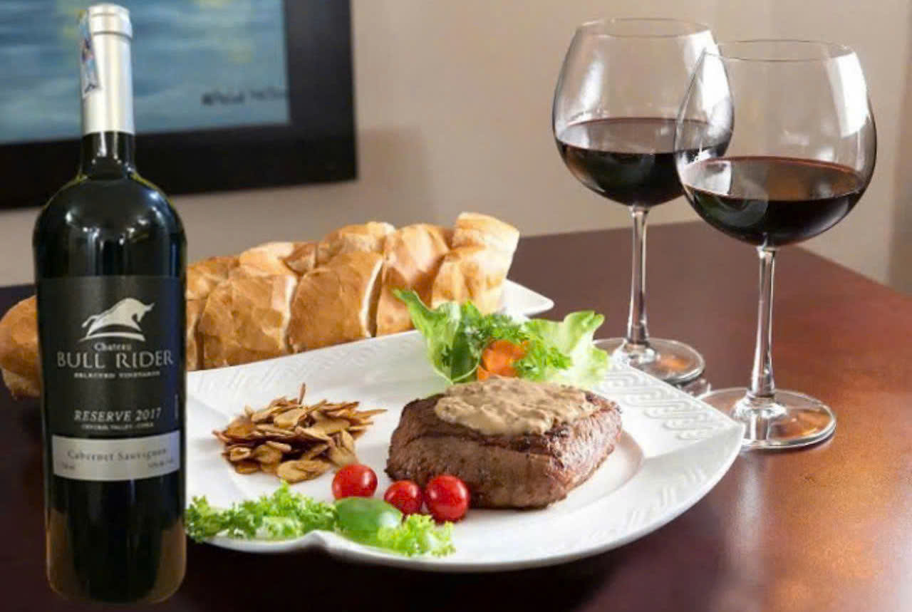 Dung-chuan-vị-voi-Chateau-Bull-Rider-Reserva-Cabernet-Sauvignon