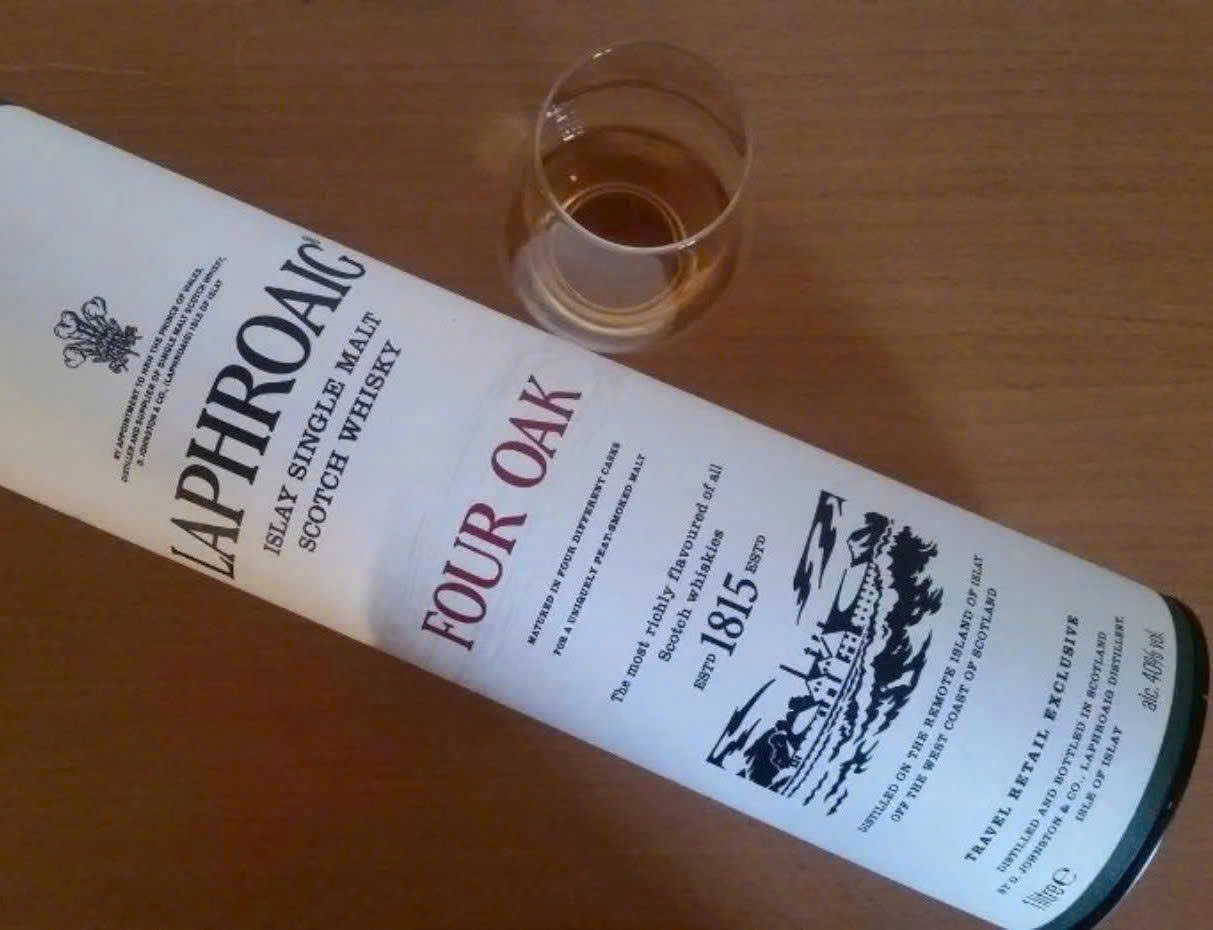 Dung-dieu-voi-Laphroaig-Four-Oak-1lit-40-do