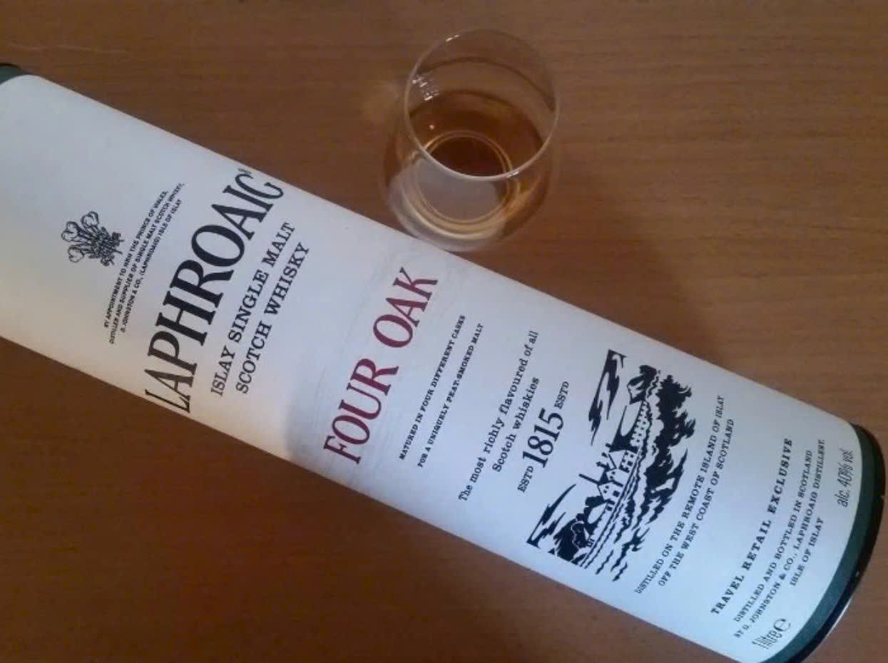Dung-dieu-voi-Laphroaig-Four-Oak-1lit