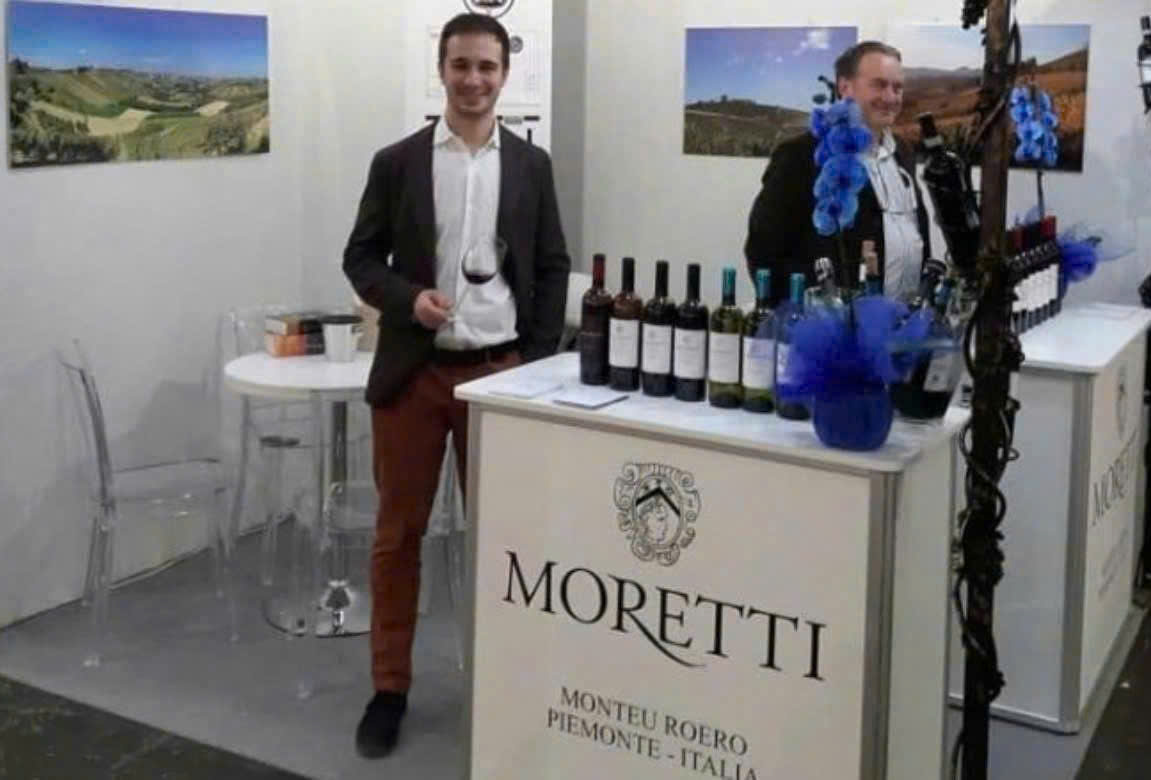 Quang-cao-Vang-moretti-75-cl-gia-re