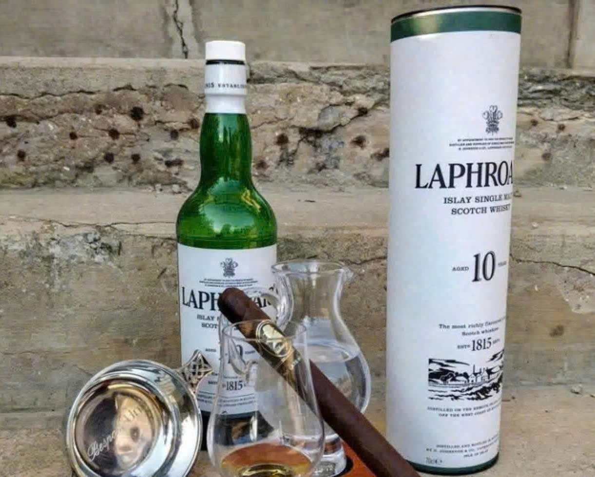 Thuong-thuc-Laphroaig-10-75cl-43do-dung-chuan
