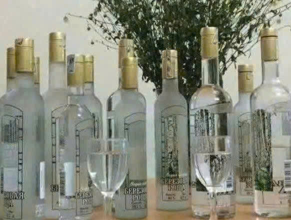 Trung-bay-Bạch-duong-Vodka-nhap-khau-nguyen-chai-NGA