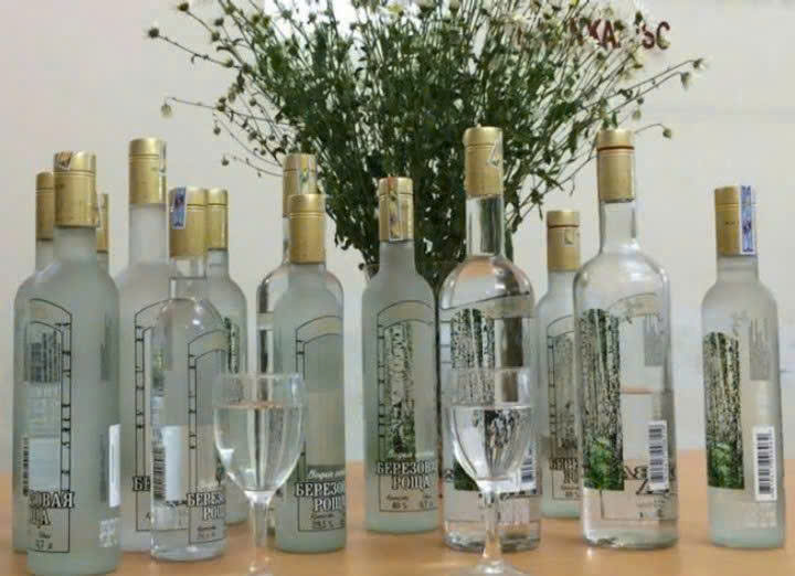 Trung-bay-Vodka-Bạch-duong-1lit-500ml