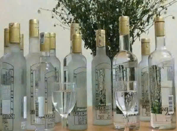 Trung-bay-mau-Bạch-duong-Vodka-nhap-khau-nguyen-chai-NGA