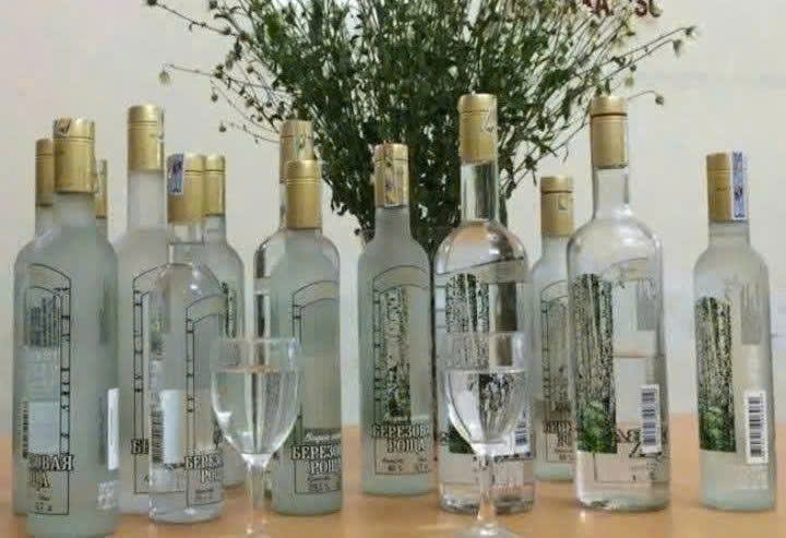 Trung-bay-mau-Vodka-Bạch-duong