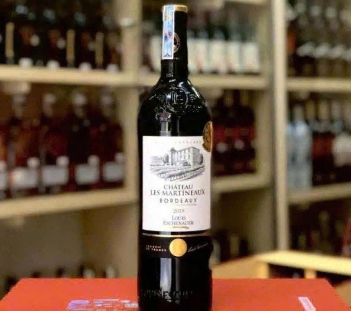 Trung-bay-mau-chateau-les-martineaux-75-cl-gia-re
