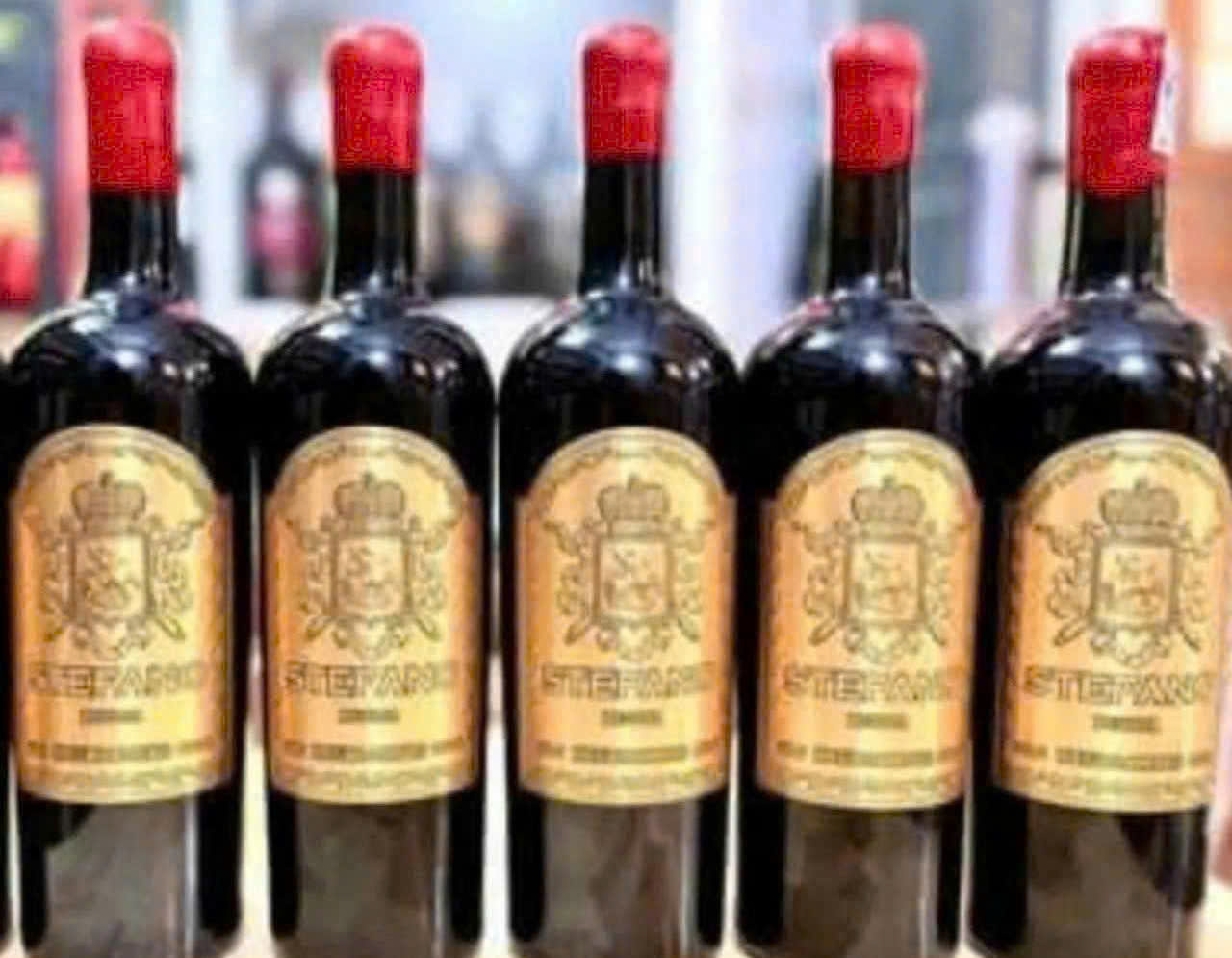 Trung-bay-mau-vang-stefano-75cl-16-do-con