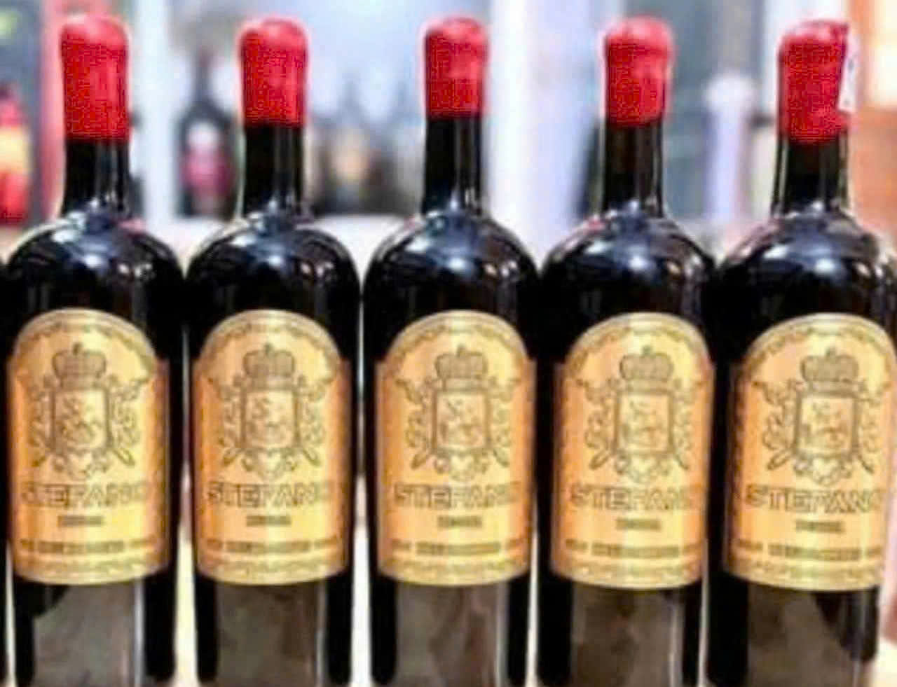 Trung-bay-mau-vang-stefano-75cl-gia-re-o-Ha-Noi