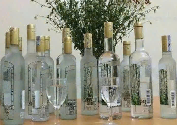 bay-mau-Vodka-Bạch-duong-nhap-khau-NGA