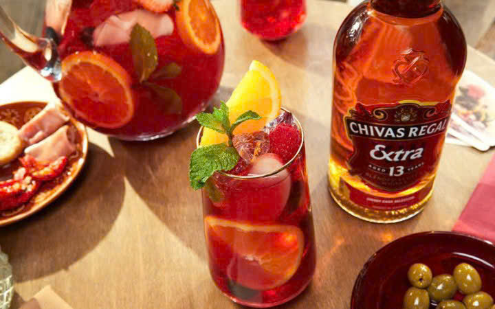 Cach-thuong-thuc-chivas-Extra-13-Sherry-do
