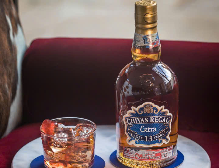 Chivas-Extra-13-american-xanh-va-cach-thuong-thuc