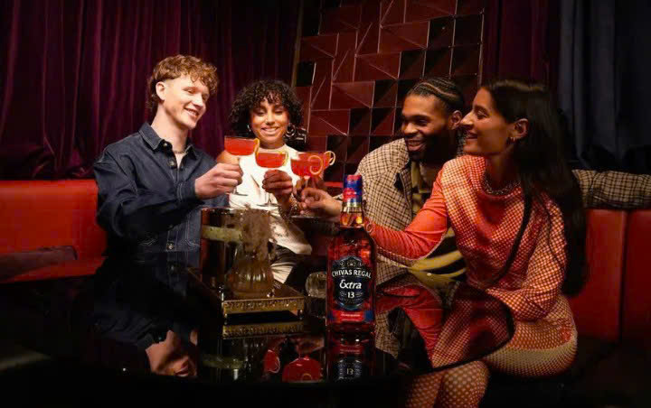 Chivas-extra-13-xanh-va-cach-thuong-thuc