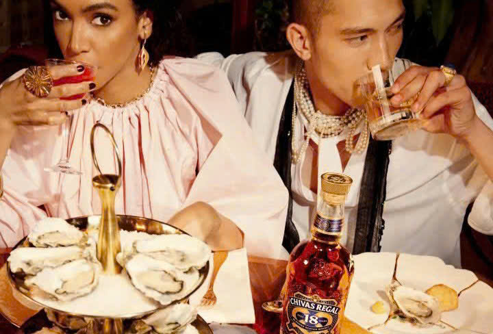 Dung-chuan-vi-voi-chivas-18-moi-700ml