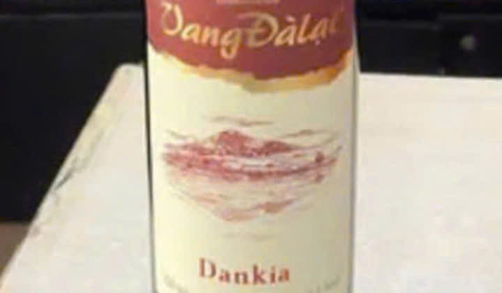 Nhan-hieu-vang-dl-Dankia-Red-Wine-gia-re