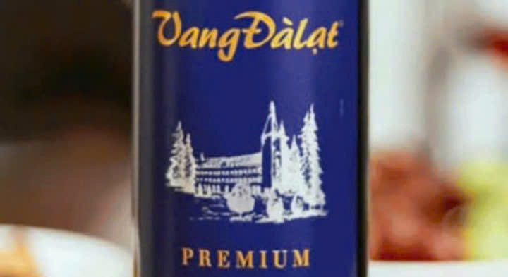 Nhan-hieu-vang-dlat-Premium-do-750ml