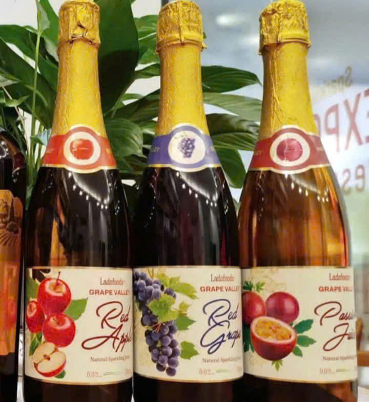 Trung-bay-Vivazz-Sparkling-Juise-Tao-Do-Nho-Do-Chanh-leo-moi