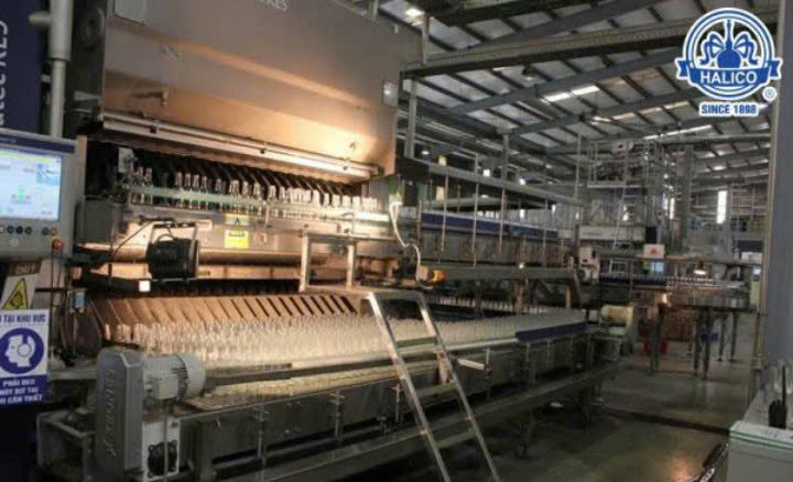 dong-chai-ruou-vodka-lua-moi-halico