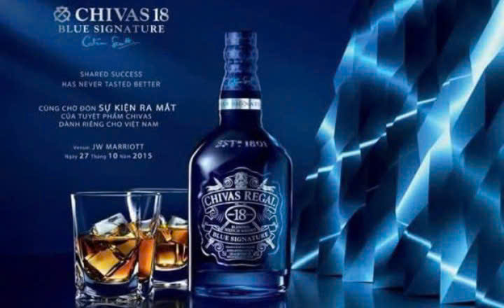 dung-chuan-vi-voi-Chivas-18-blue-signature-700-ml