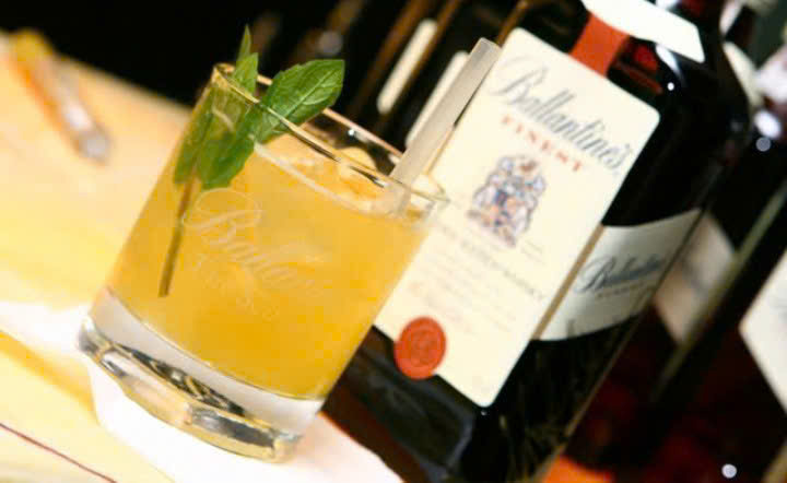 dung-dieu-voi-ballantines-finest-2-lit