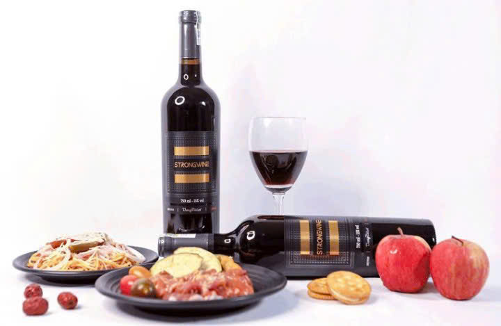 thuong-thuc-chuan-vi-vang-dl-strong-red-wine-moi