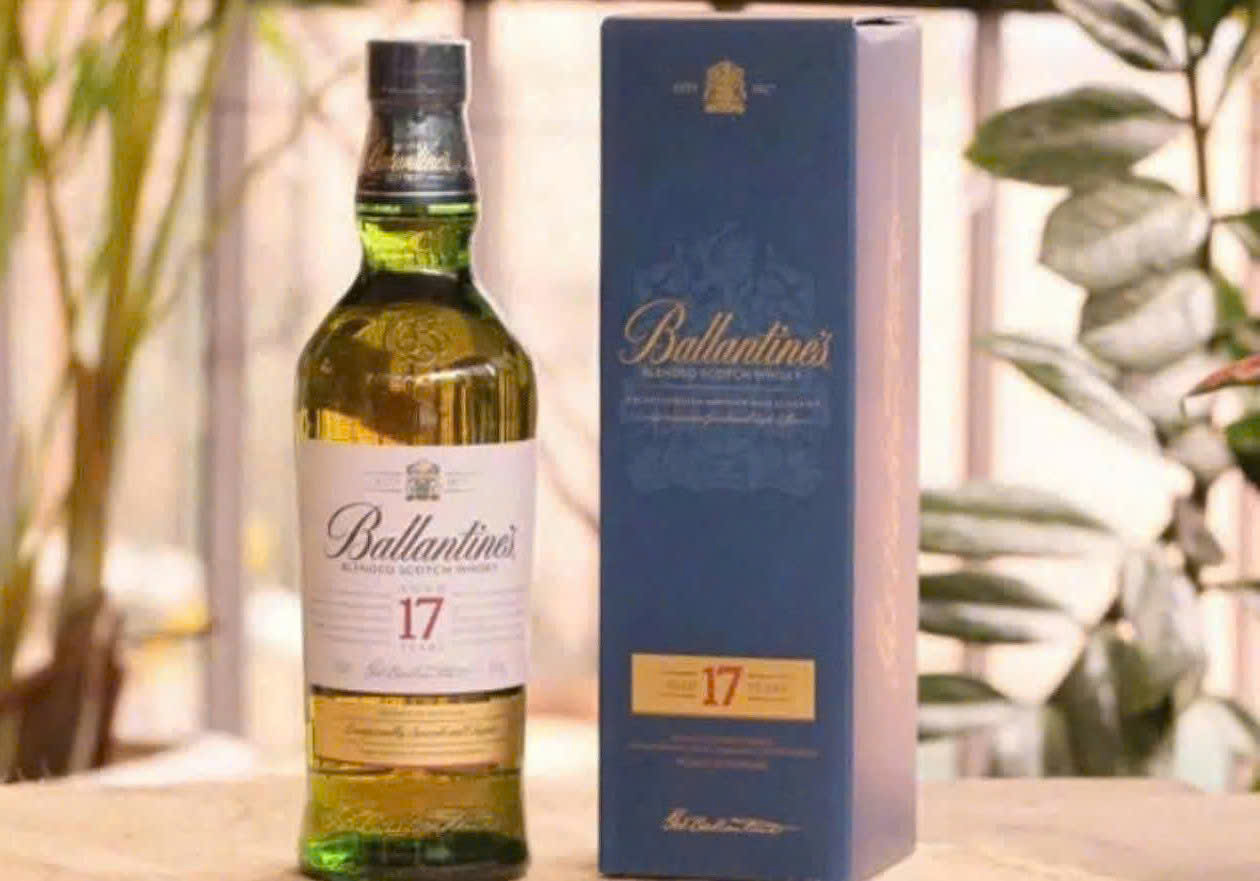 Bay-mau-Ballantines-17-Year-Old-moi-nhat